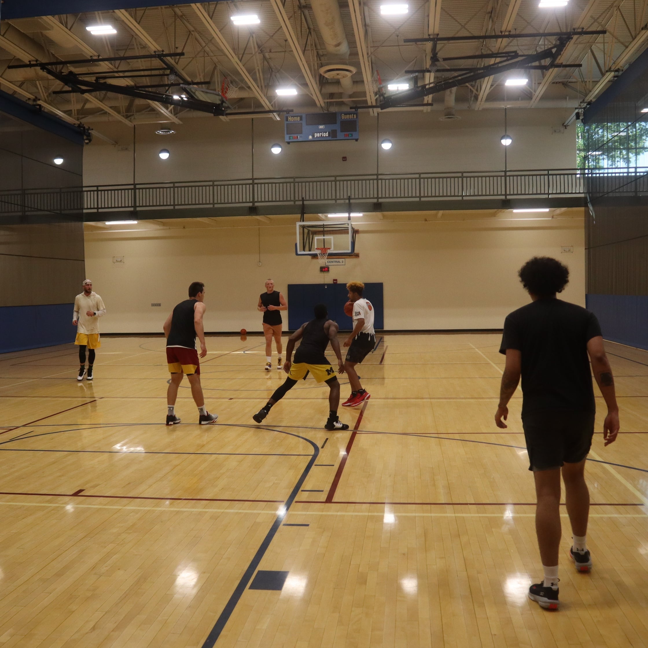 GoodRun Rent indoor basketball courts by the hour